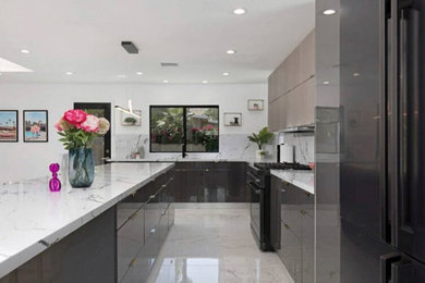 Minimalist kitchen photo in Los Angeles