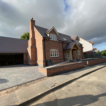 NEW BUILD HOME WITH AIR SOURCE HEAT PUMP AND HEAT RECOVERY SYSTEM