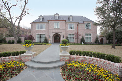 Elegant exterior home photo in Dallas