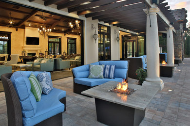 Design ideas for a contemporary patio in Jacksonville.