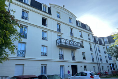 Idée de décoration pour une façade de maison minimaliste.