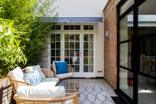 Contemporary Garden by Honeybee Interiors and Joinery