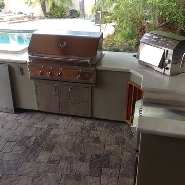Paver patio with high-end outdoor kitchen equipment