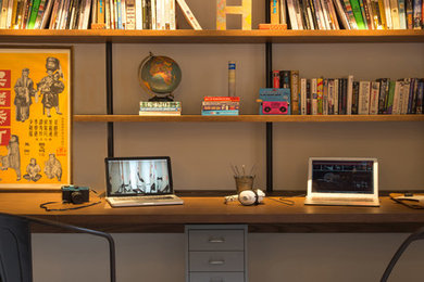 Urban home office photo in Hong Kong