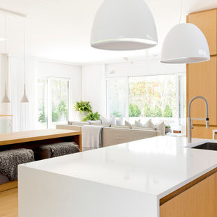 cuisine avec un plan de travail en terrazzo et une