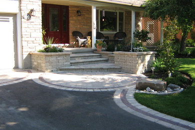 Inspiration for a contemporary home design remodel in Toronto