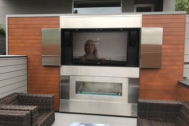 Inspiration for a modern patio remodel in Chicago
