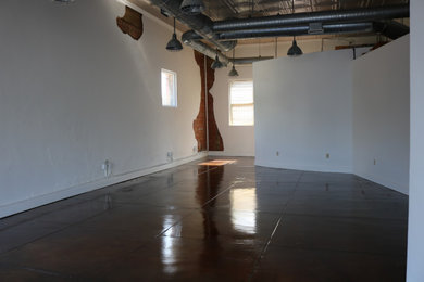 Entryway - contemporary entryway idea in Austin
