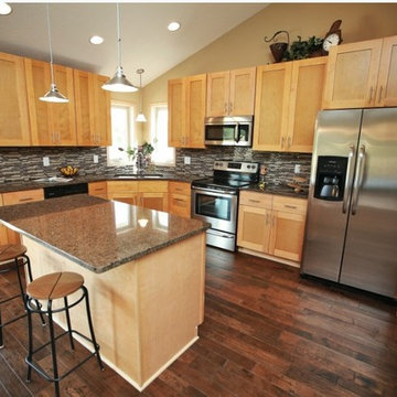 Shaker Northern Maple Kitchen Cabinets