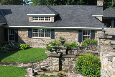 Photo of a traditional landscaping in Toronto.
