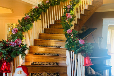Staircase - traditional staircase idea in Austin
