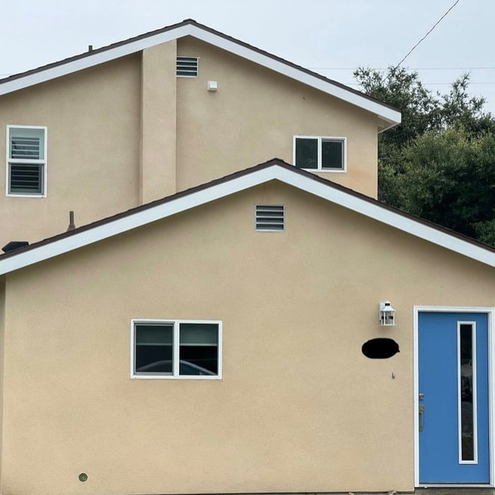 This beautiful home addition of approx. 650 square feet was a way to bring this family's child closer to home as they go through school. Complete with a bedroom, en suite bathroom, small kitchen, and