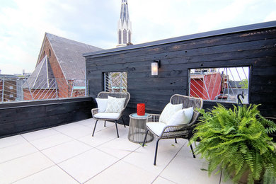 Outdoor kitchen deck - mid-sized contemporary rooftop outdoor kitchen deck idea in Cincinnati with no cover