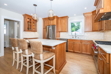 Example of a minimalist kitchen design in New York