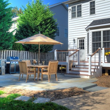 Outdoor kitchen and flagstone patio