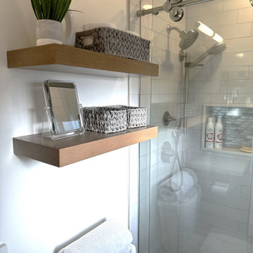Showplace EVO Quartersawn Oak Pendleton Primary Bath in Sparrow