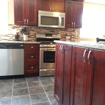 Bordeaux Shaker Kitchen with Eating Bar/Peninsula