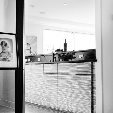 A Spiced up kitchen - with Creamy Zebrano Veneer