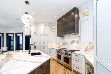 Example of a minimalist brown floor kitchen design in Other with multicolored backsplash, quartz backsplash, an island and multicolored countertops