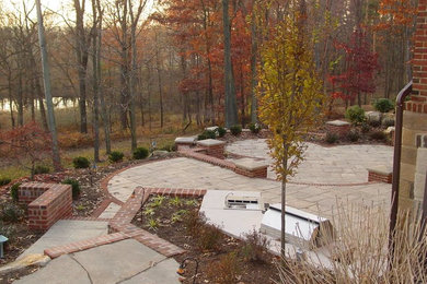 Photo of a traditional landscaping in Cleveland.