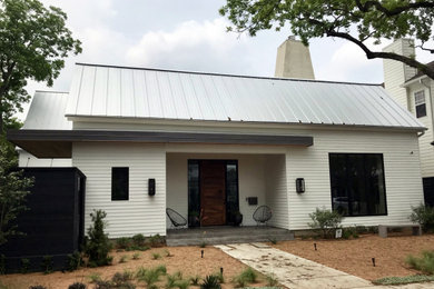Cottage exterior home idea in Houston