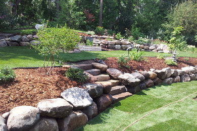 Inspiration for a traditional landscaping in Minneapolis.
