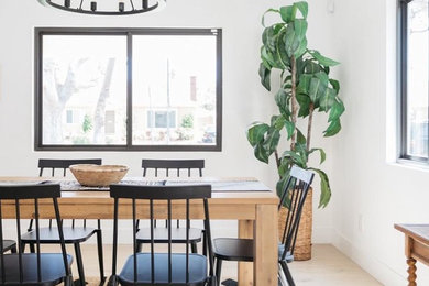 Example of a dining room design in Los Angeles