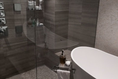 Bathroom - modern bathroom idea in Miami