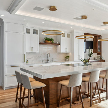 Modern Elegance on the Lake