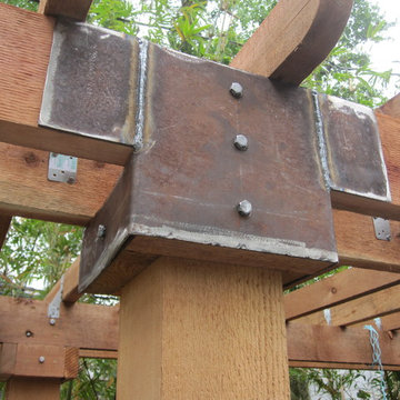 Pergola for Projection screen at the end of a Pool