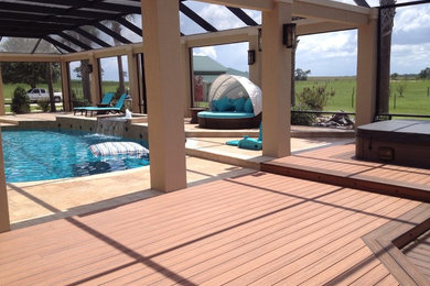 Example of a transitional patio design in Orlando