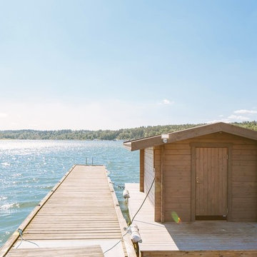 SAGOLIKT VACKERT BELÄGET PÅ HALVÖ MELLAN DALARÖ & NYNÄSHAMN