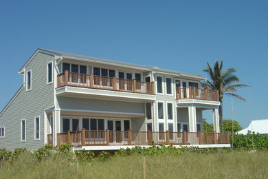 Traditional exterior home idea in Miami