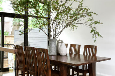 Inspiration for a contemporary dining room remodel in Toronto