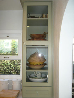 Please show me where you store your large serving bowls - Kitchens