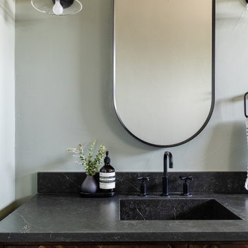The Noir Retreat | Upstairs Bathroom