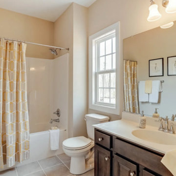 The Randolph - Randolph Pond - Bathroom