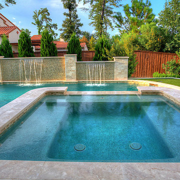 Lovely pool with Putting Green