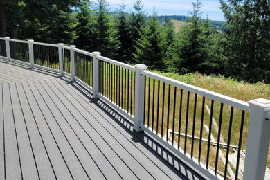 Deck - mixed material railing deck idea in Portland