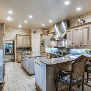 Plano estate with 2 guest houses and tennis court on 1.5 acres