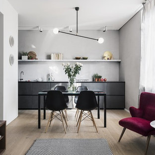 ミラノの北欧風 LDKの画像 (グレーの壁、淡色無垢フローリング)