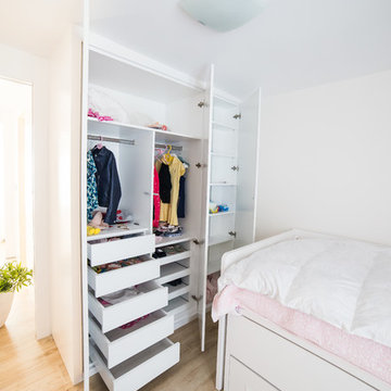 APARTAMENTO CON LINEAS RECTAS LACADO EN BLANCO