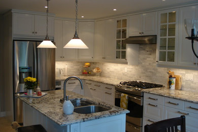 Kitchen photo in Toronto