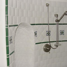 shower accent