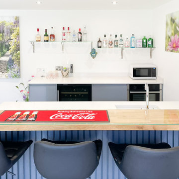 Garden Bar/Entertainment Room - Swindon
