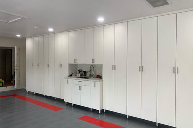 Example of a trendy garage design in Miami