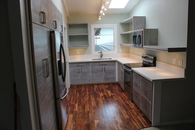 Kitchen - contemporary kitchen idea in Hawaii