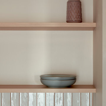 Japandi-inspired Kitchen with Bronze Handleless Channel