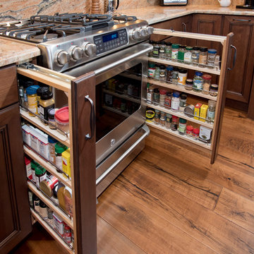 Vail Golf Course Townhomes - Traditional Cherry Kitchen