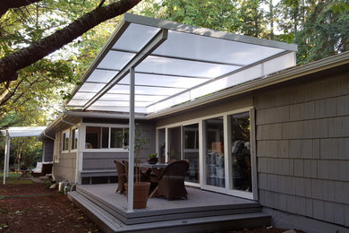 Inspiration for a mid-sized midcentury backyard deck in Seattle with a pergola.